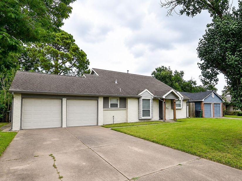 7238 Neff Street, Houston TX 77074