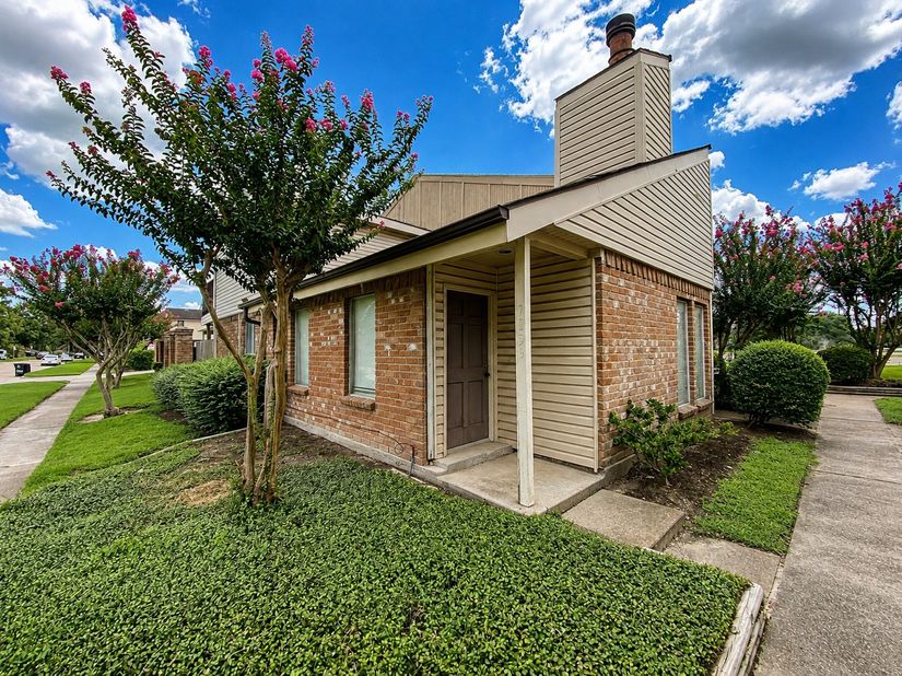 7859 Green Lawn Drive 7859, Houston TX 77088