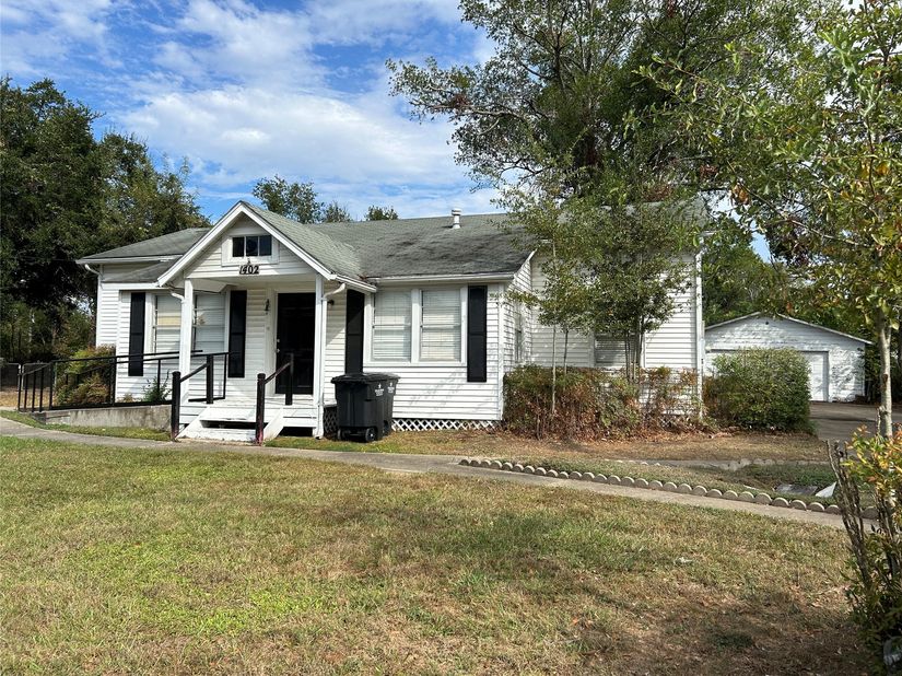 1402 East Avenue, Katy TX 77493