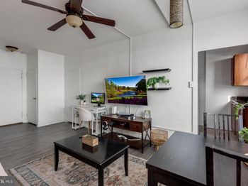 1121 Arlington Boulevard