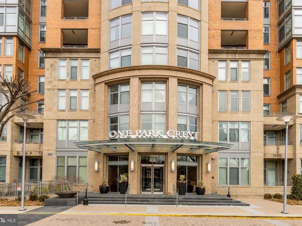 8220 Crestwood Heights Drive 418, Tysons VA 22102