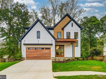 913 Symphony Circle SW