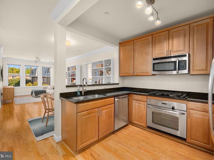 2101 N Monroe Street 307, Arlington VA 22207