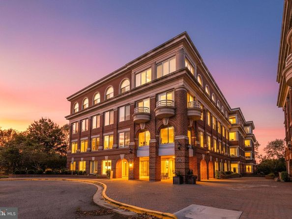 625 Slaters Lane 401, Alexandria VA 22314