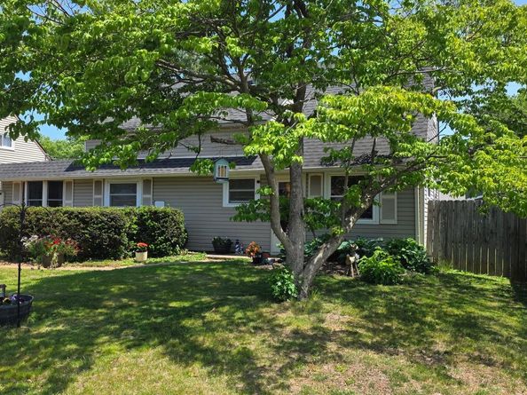 58 Nearwood Lane, Levittown PA 19054