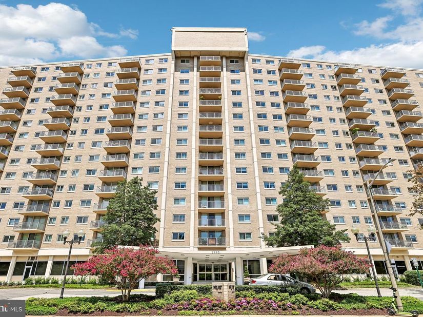 1225 Martha Custis Drive 216, Alexandria VA 22302