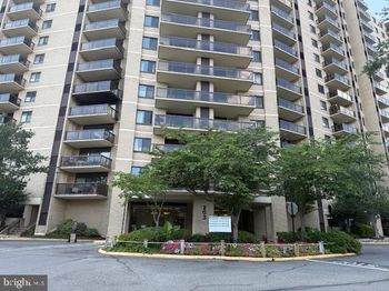 203 Yoakum Parkway