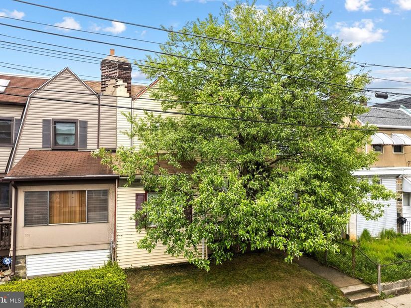 223 Long Lane, Upper Darby PA 19082