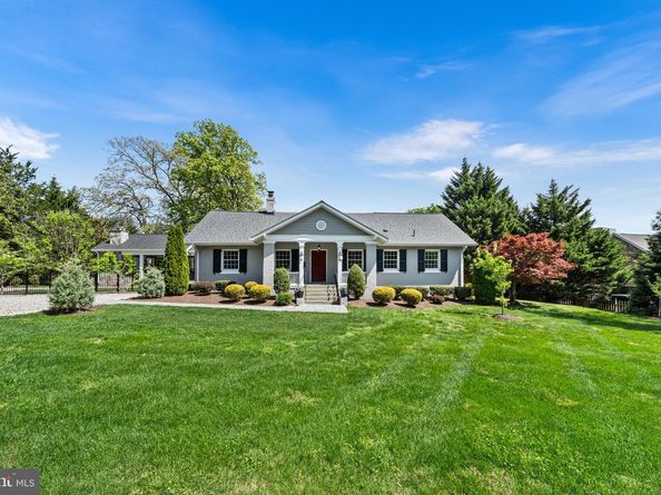 1211 Janneys Lane, Alexandria VA 22302
