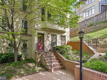 4607 Macarthur Boulevard NW