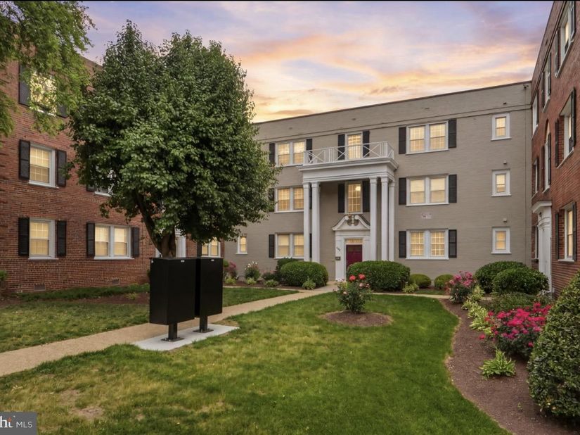 2006 38TH Street SE 101, Washington DC 20020