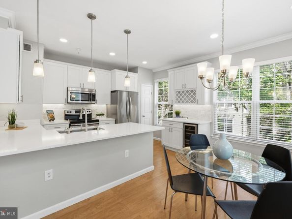 3021 Nicosh Circle 1301, Falls Church VA 22042