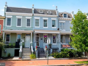 1221 E Street SE