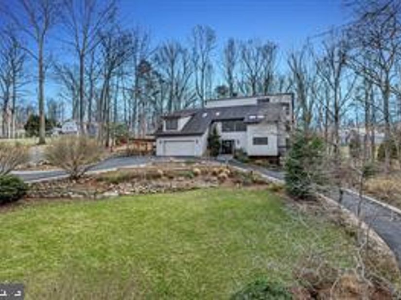 10227 Lawyers Road, Vienna VA 22181