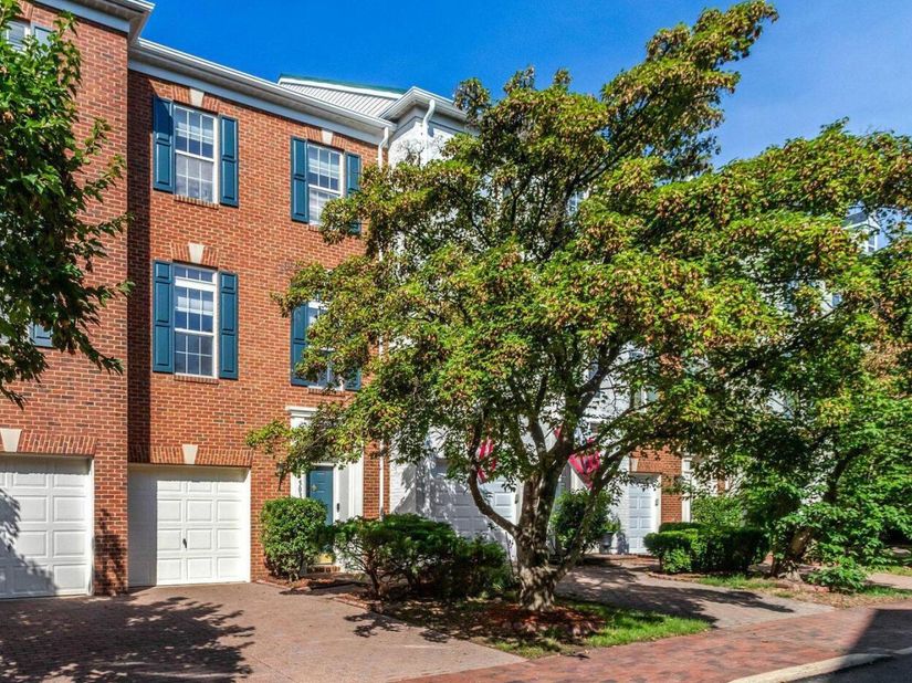5033 Murtha Street, Alexandria VA 22304