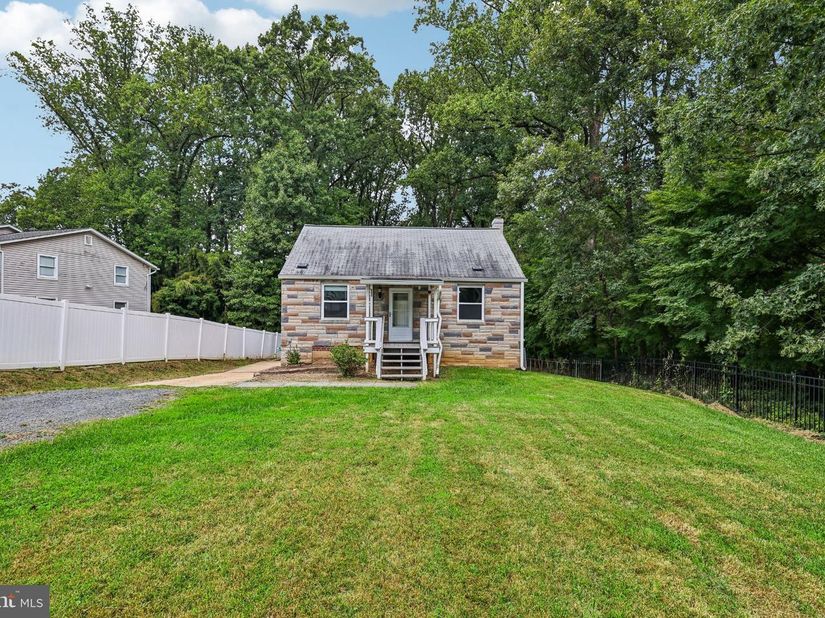 7806 Oak Street, Falls Church VA 22043