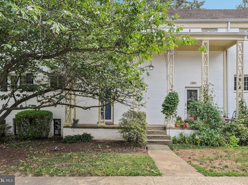 1622 Ripon Place, Alexandria VA 22302