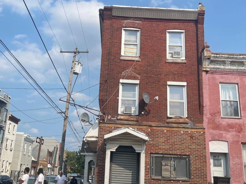 2001 S 6TH Street S, Philadelphia PA 19148