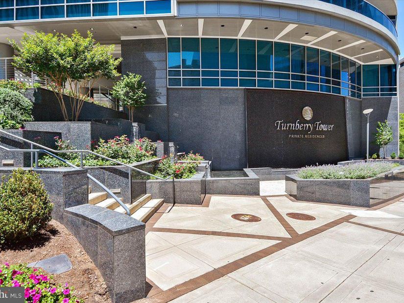 1881 N Nash Street PH8, Arlington VA 22209