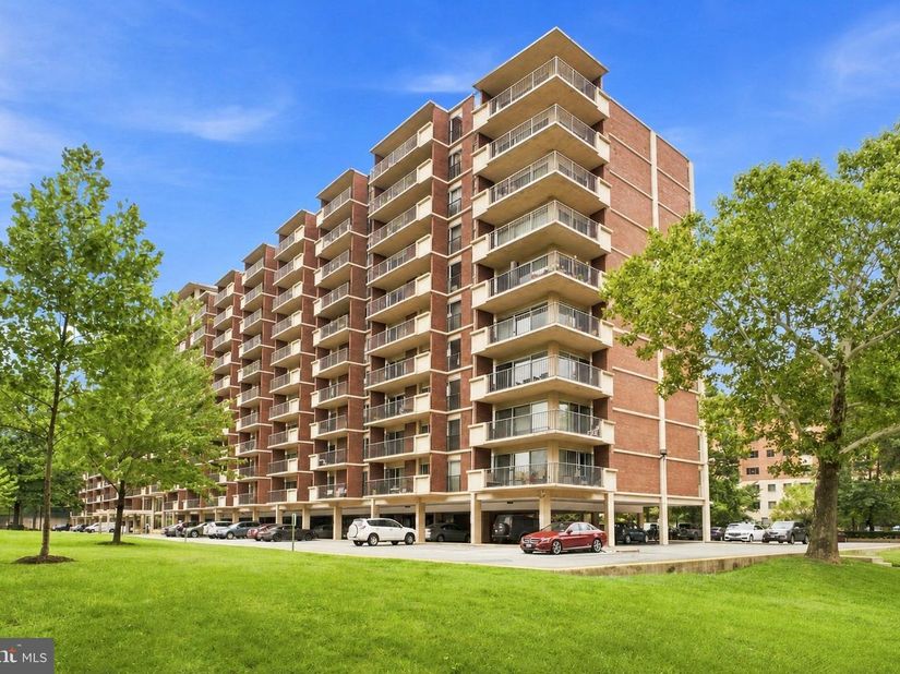 1300 Army Navy Drive 102, Arlington VA 22202