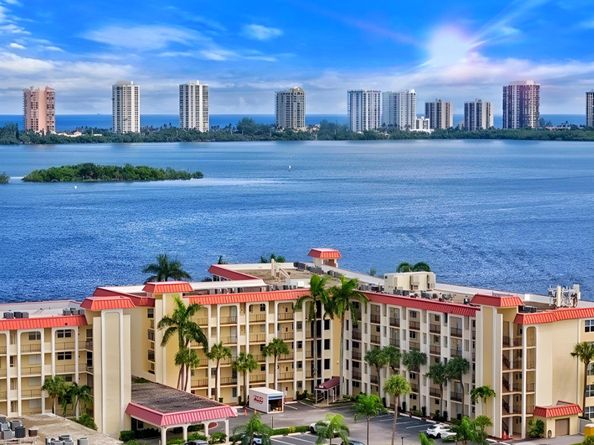 100 Paradise Harbour 502 Boulevard 502, North Palm Beach FL 33408