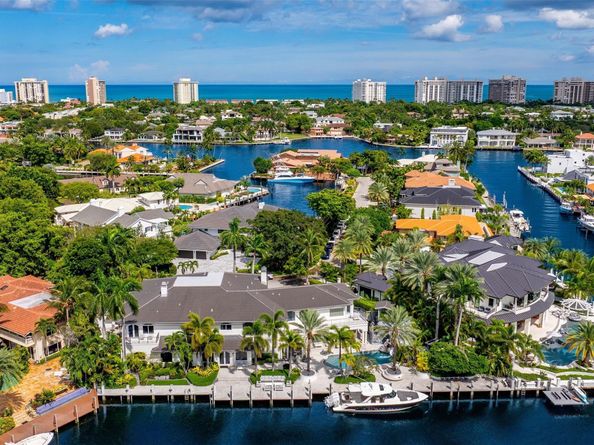 11 Bay Colony Lane, Fort Lauderdale FL 33308