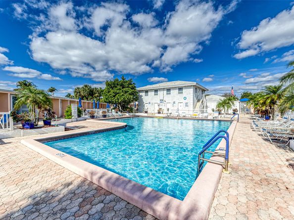 2220 NE 68th 1005, Fort Lauderdale FL 33308