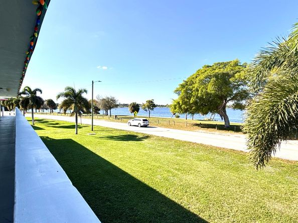 2102 Lake Osborne Drive 15, Lake Worth Beach FL 33461