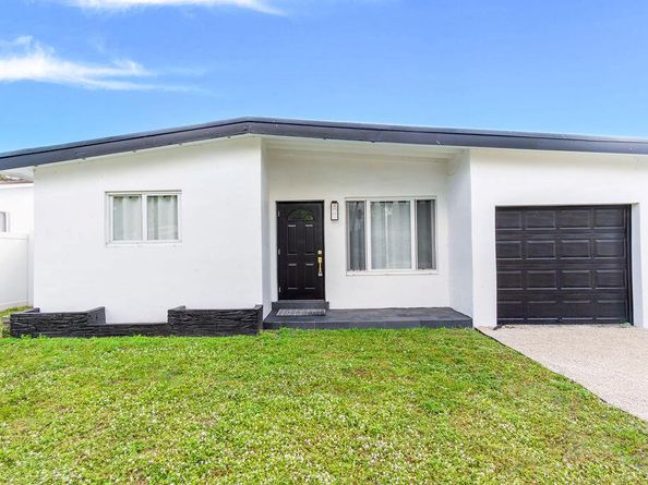 6370 Plunkett Street, Hollywood FL 33023