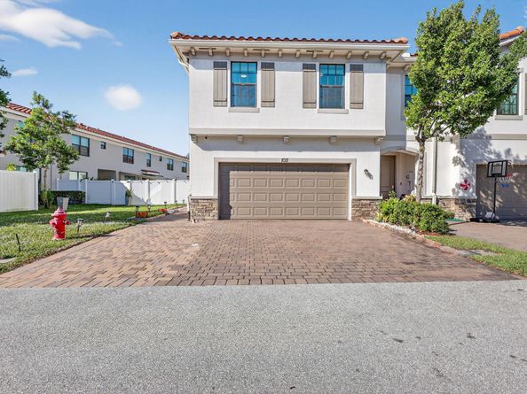 1011 Willow Place, Riviera Beach FL 33410