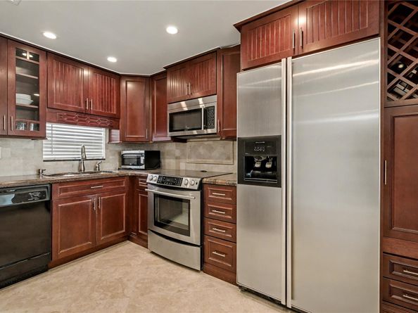 9320 S Hollybrook Lake Dr 103, Pembroke Pines FL 33025