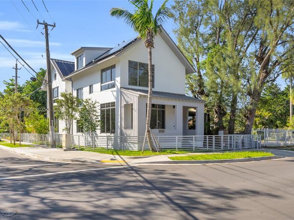 3204 Plaza Street, Miami FL 33133