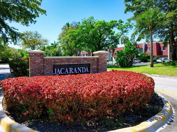 17 Jacaranda Drive 117, Plantation FL 33324