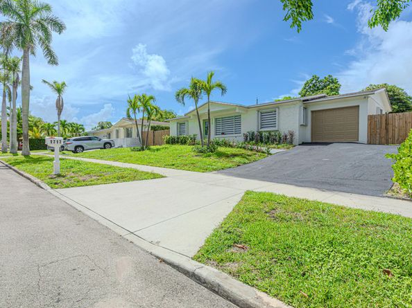 1717 16th Court N, Lake Worth Beach FL 33460