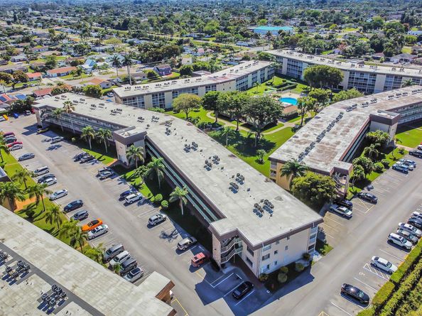 700 Village Green Court 221, Palm Springs FL 33461