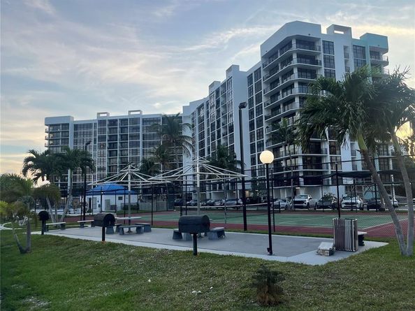 200 Leslie Dr 324, Hallandale Beach FL 33009