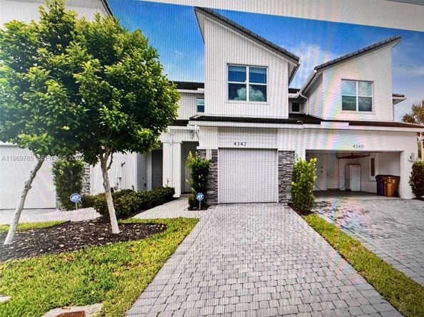 4342 Lago Drive, Pompano Beach FL 33064