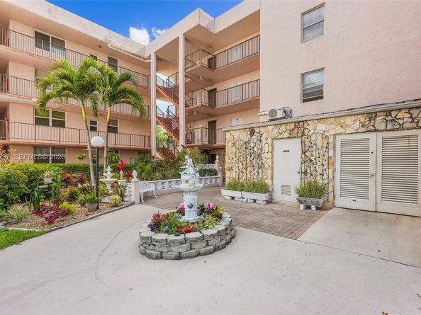 2861 Somerset Drive 104, Lauderdale Lakes FL 33311