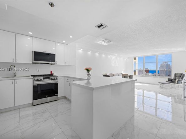 4101 Pine Tree Drive 919, Miami Beach FL 33140