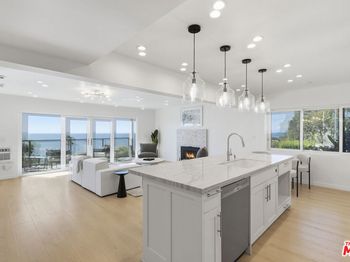 2442 S Coast Highway