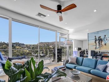 2735 Hollyridge Drive