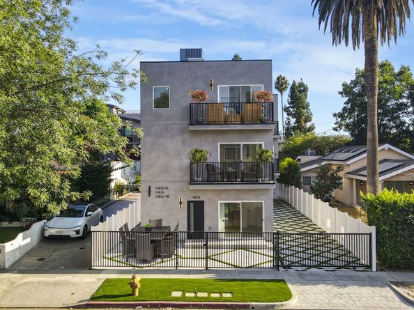 10828 Hesby Street, North Hollywood CA 91601