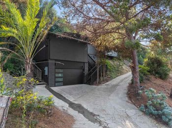 1733 Nautilus Street