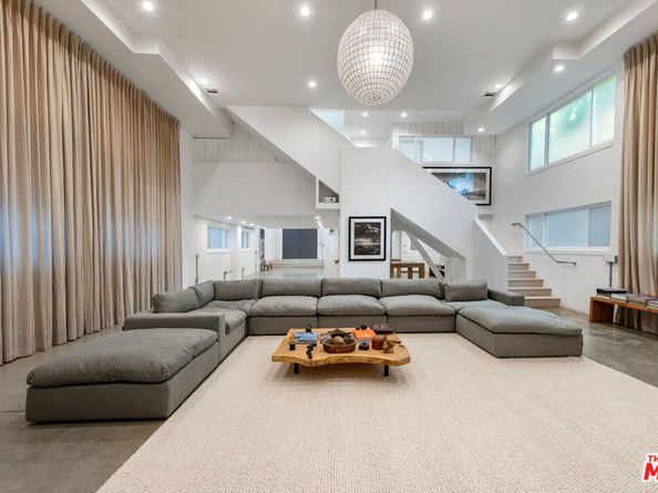 633 Santa Clara Avenue, Venice CA 90291