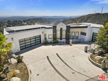 1562 Glen Oaks Boulevard