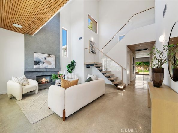12123 Iowa, Los Angeles CA 90025
