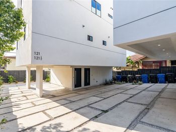 121 S Coronado Street