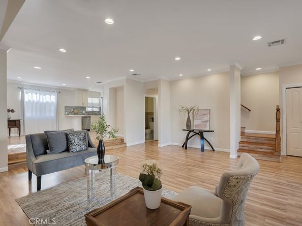 8958 Burnet Avenue E6, North Hills CA 91343