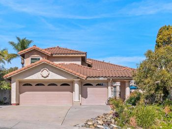 1990 Avenida La Posta