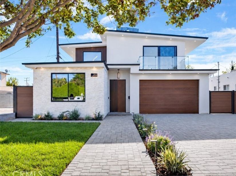 212 W Santa Anita, Burbank CA 91502